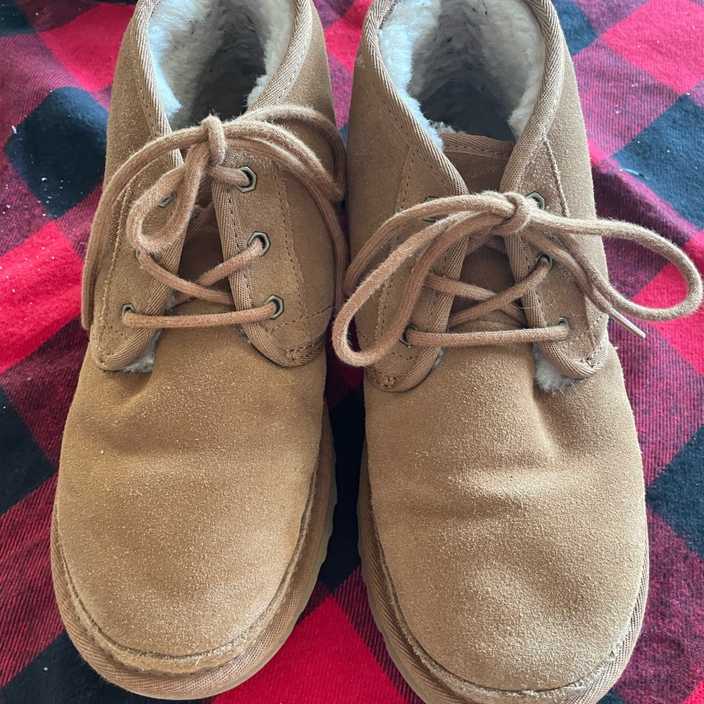 UGG women’s size 8 lace up booties